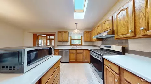 Kitchen - 11167 E Arnold Lk, Gladwin, MI 48624 photo 2 of 3
