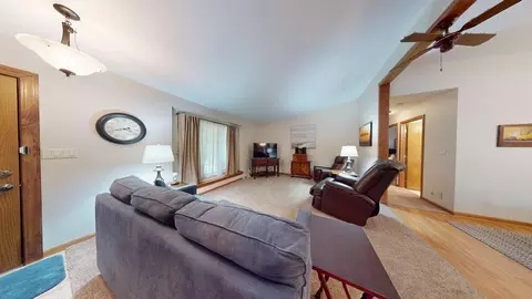 Living - 11167 E Arnold Lk, Gladwin, MI 48624 photo 4 of 5