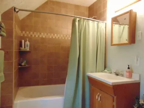 Bath - 116 E Newark, Ithaca, MI 48847 photo 3 of 5