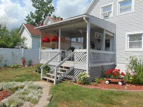Exterior - 116 E Newark, Ithaca, MI 48847 photo 3 of 11