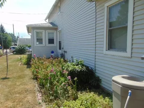 Exterior - 116 E Newark, Ithaca, MI 48847 photo 1 of 11