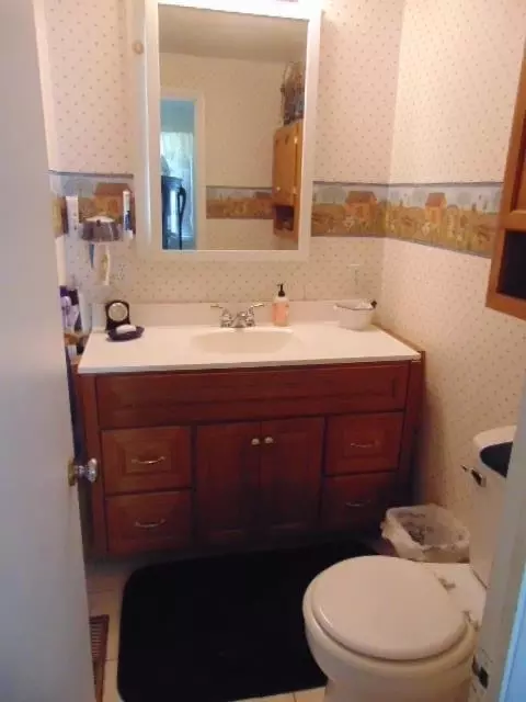 Bath - 116 E Newark, Ithaca, MI 48847 photo 1 of 5