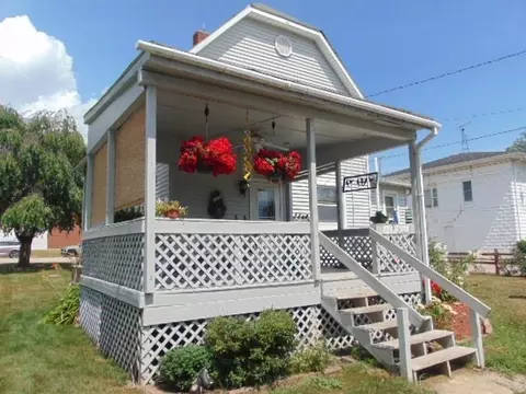 Exterior - 116 E Newark, Ithaca, MI 48847 photo 5 of 11