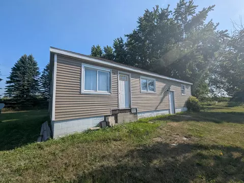 2801 S Adams, Sterling, MI 48659