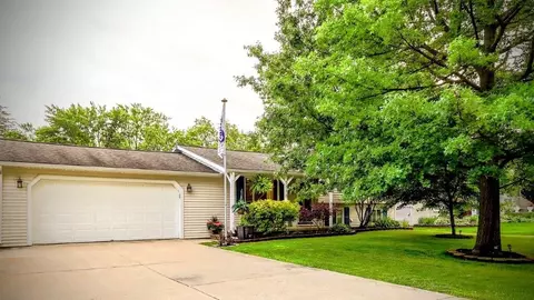 5515 S Aylesbury, Waterford, MI 48327