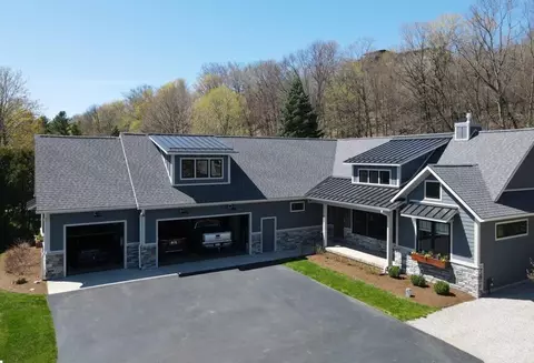 9248 SW Bay Shr, Traverse City, MI 49684