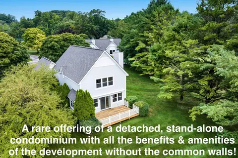762 N Deer Path #1 : 1, Suttons Bay, MI 49682