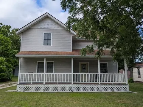 811 E Ctr, Ithaca, MI 48847