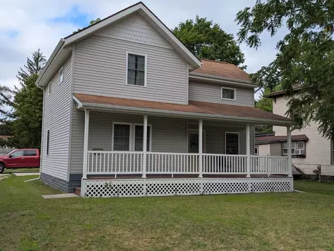 Exterior - 811 E Ctr, Ithaca, MI 48847 photo 7 of 7
