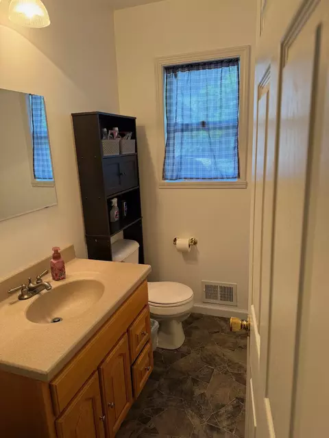 Bath - 811 E Ctr, Ithaca, MI 48847 photo 3 of 3