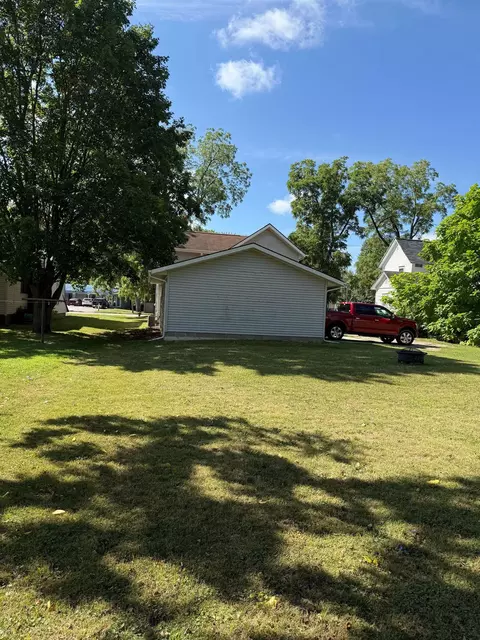 Exterior - 811 E Ctr, Ithaca, MI 48847 photo 6 of 7