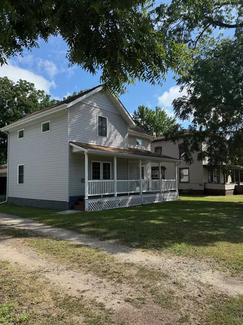 Exterior - 811 E Ctr, Ithaca, MI 48847 photo 2 of 7