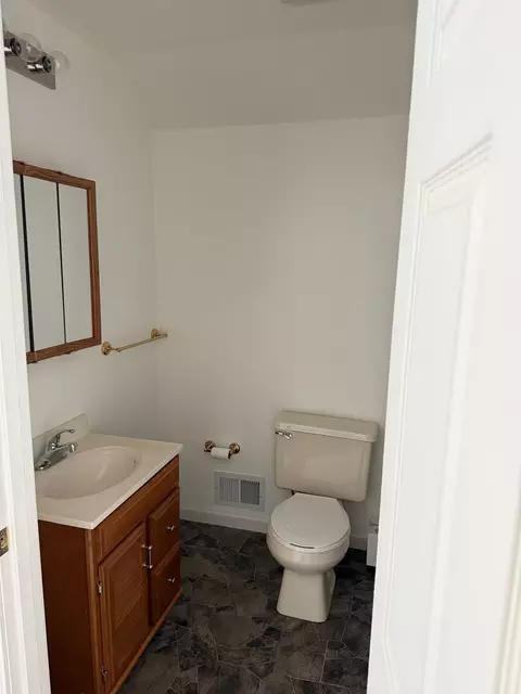 Bath - 811 E Ctr, Ithaca, MI 48847 photo 1 of 3