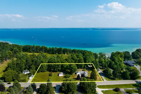 10584 Center, Traverse City, MI 49686