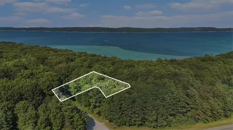 313 Shorewood, Frankfort, MI 49635