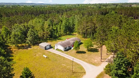 2737 S Pine Aire, Grawn, MI 49637