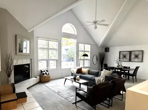 3490 Holiday Vlg, Traverse City, MI 49686
