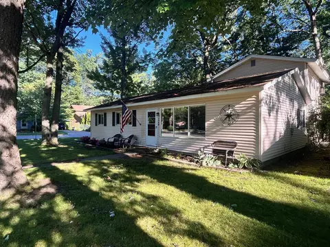 1740 Comanche, Traverse City, MI 49686