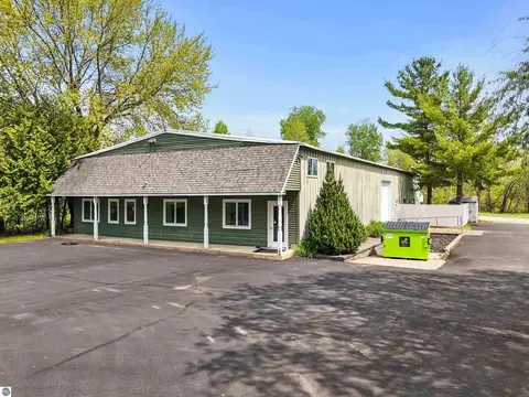 9435 Cherry Bnd, Traverse City, MI 49684
