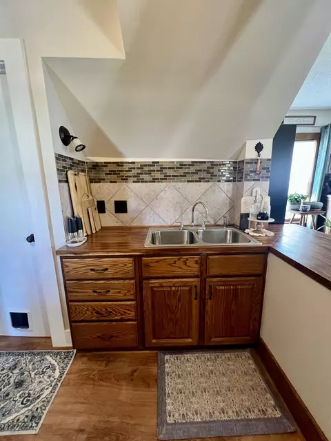 314 E Newark, Ithaca, MI 48847 photo 9