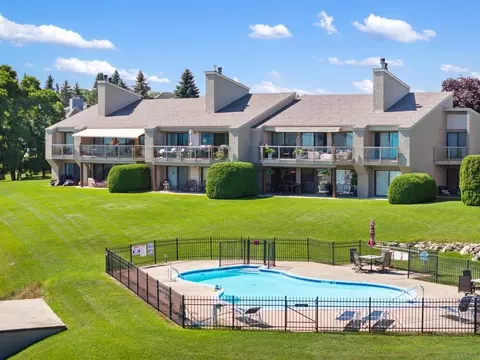 1026 Marina Blf # 13, Charlevoix, MI 49720