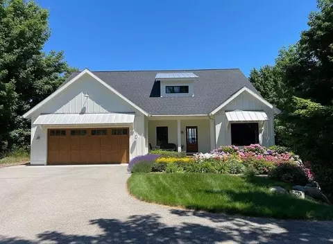 1181 S Bay Vw, Suttons Bay, MI 49682