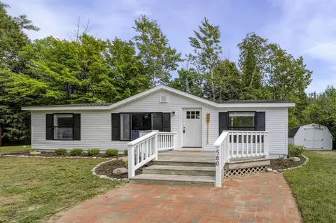580 N Popp, Lake Leelanau, MI 49653