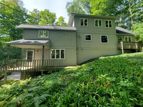 6550 SW Bayshore, Traverse City, MI 49684