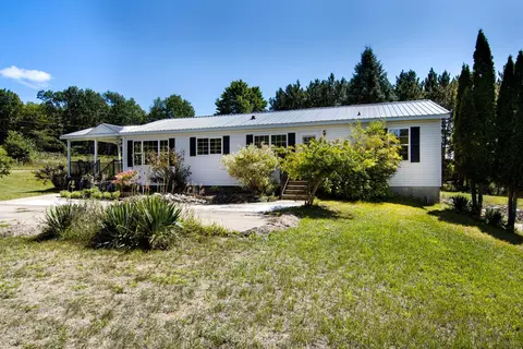 8521 W 28, Harrietta, MI 49638