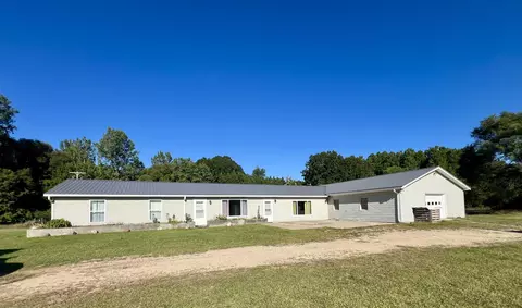 10911 E Lake Montcalm, Riverdale, MI 48877