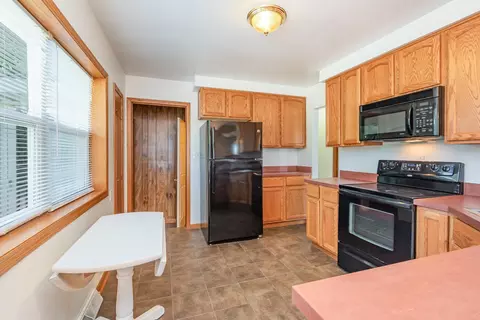 Kitchen - 902 Bennett #LOT : 42, Mount Pleasant, MI 48858 photo 1 of 2
