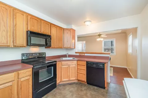 Kitchen - 902 Bennett #LOT : 42, Mount Pleasant, MI 48858 photo 2 of 2