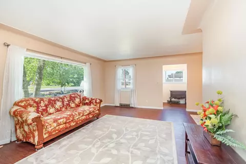 Living - 902 Bennett #LOT : 42, Mount Pleasant, MI 48858 photo 1 of 2