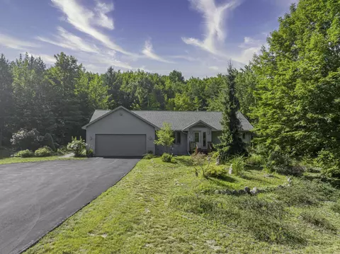 18907 Robin Rdg, Interlochen, MI 49643