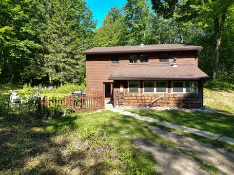 4518 W Vernon, Weidman, MI 48893