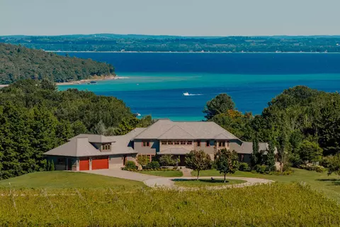 3888 Swaney, Traverse City, MI 49686