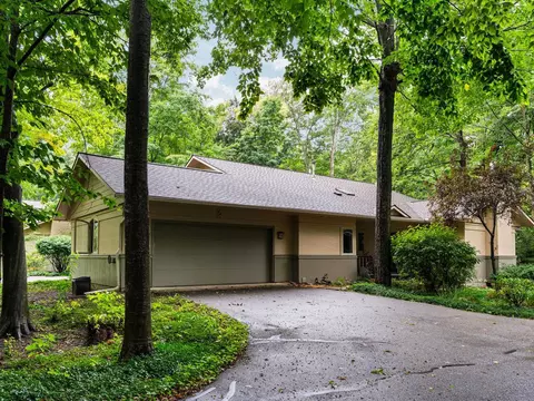 12055 S Woodwinds #25, Traverse City, MI 49684