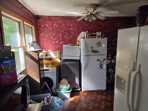Kitchen - 13071 30th, Remus, MI 49340 photo 2 of 2