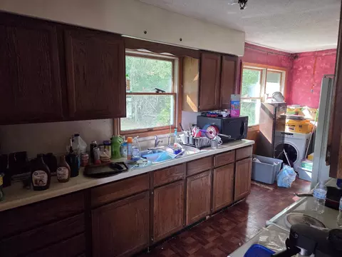 Kitchen - 13071 30th, Remus, MI 49340 photo 1 of 2