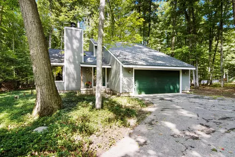 2345 Kenona Woods, Traverse City, MI 49696