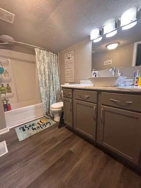 Bath - 610 E South, Ithaca, MI 48847 photo 1 of 2