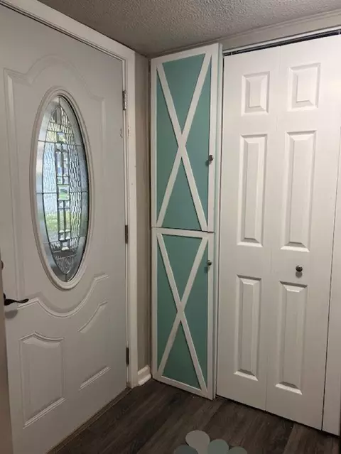 Entry Way - 610 E South, Ithaca, MI 48847 photo 2 of 3