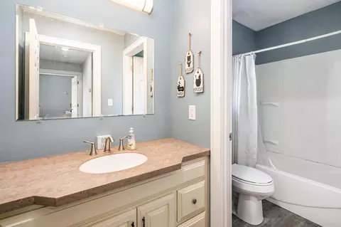 Bath - 528 N Ithaca, Ithaca, MI 48847 photo 2 of 4