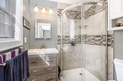 Bath - 528 N Ithaca, Ithaca, MI 48847 photo 1 of 4
