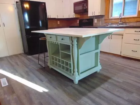 Kitchen - 2079 W Hayes, Ithaca, MI 48847 photo 5 of 6