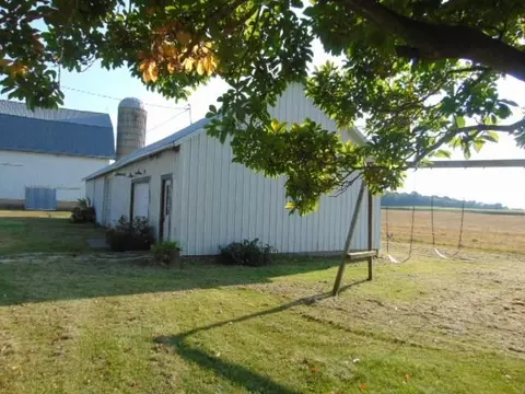 Exterior - 2079 W Hayes, Ithaca, MI 48847 photo 12 of 15