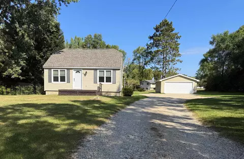 215 E Surrey, Farwell, MI 48622