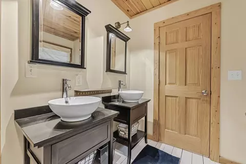 Bath - 525 E Oak, Leland, MI 49654 photo 2 of 5