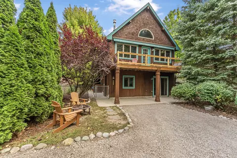 525 E Oak, Leland, MI 49654