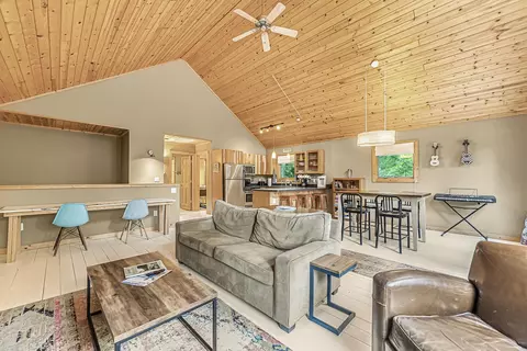 Living - 525 E Oak, Leland, MI 49654 photo 3 of 4